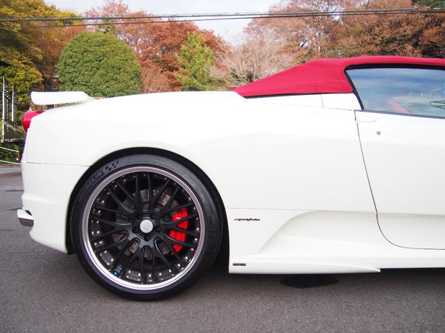 Ｆ４３０スパイダー Ｆ１　ＨＡＭＡＮＮフルエアロＷＯＲＫ２０ＡＷ車高調Ｊ－ＷＯＬＦ可変マフラーイノテックエキマニＣＯＲＮＥＳ正規ディーラー車スクーデリアカーボンミラーロッソレザー＆幌＆キャリパーナビＢカメラカーボンインテリア（20枚目）