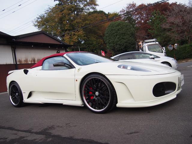 Ｆ４３０スパイダー Ｆ１　ＨＡＭＡＮＮフルエアロＷＯＲＫ２０ＡＷ車高調Ｊ－ＷＯＬＦ可変マフラーイノテックエキマニＣＯＲＮＥＳ正規ディーラー車スクーデリアカーボンミラーロッソレザー＆幌＆キャリパーナビＢカメラカーボンインテリア（26枚目）