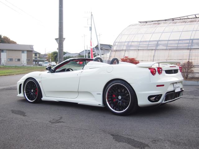 Ｆ４３０スパイダー Ｆ１　ＨＡＭＡＮＮフルエアロＷＯＲＫ２０ＡＷ車高調Ｊ－ＷＯＬＦ可変マフラーイノテックエキマニＣＯＲＮＥＳ正規ディーラー車スクーデリアカーボンミラーロッソレザー＆幌＆キャリパーナビＢカメラカーボンインテリア（41枚目）
