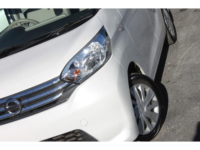 デイズルークス Ｓ　エマージェンシーブレーキ　純正ナビ地デジＢｌｕｅｔｏｏｔｈ　キーレス　ＥＴＣ　電動格納ミラー　アームレスト　禁煙車　１年保証付（5枚目）