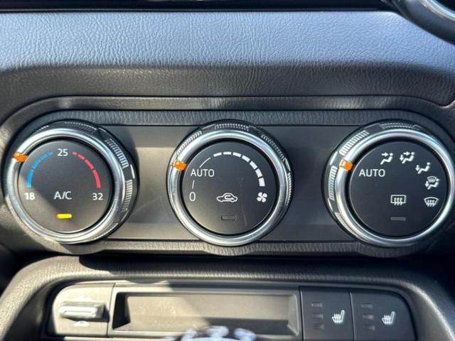 ＷＥＣＡＲＳでは各商談席に大型モニターをご用意しております！見やすい大画面でゆったりと全国の在庫をご覧いただけます！是非ご来店お待ちしております！