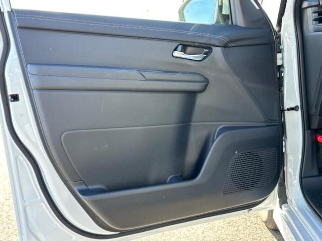 セレナ eパワーハイウェイスターV 純正エアロ/保証書/純正 12.3インチ メモリーナビ/フリップダウンモニター 純正 11インチ/エマージェンシーブレーキ/両側電動スライドドア/シートヒーター 前席/アラウンドビューモニター ETC(24枚目)