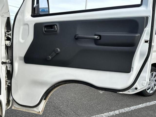 NT100クリッパートラック 4WD DXセーフティパッケージ 新品タイヤ/保証書/エマージェンシーブレーキ/車線逸脱防止支援システム/ABS/横滑り防止装置/エアバッグ 運転席/エアバッグ 助手席/パワーステアリング/オートライト/ハイビームアシスト 4WD(8枚目)