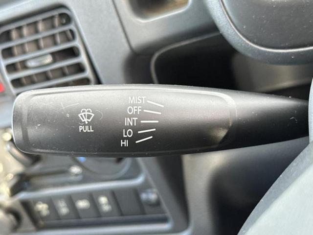 NT100クリッパートラック 4WD DXセーフティパッケージ 新品タイヤ/保証書/エマージェンシーブレーキ/車線逸脱防止支援システム/ABS/横滑り防止装置/エアバッグ 運転席/エアバッグ 助手席/パワーステアリング/オートライト/ハイビームアシスト 4WD(13枚目)