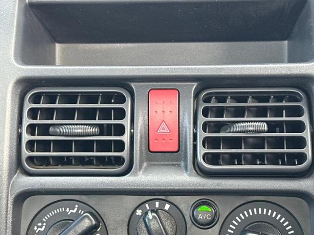 NT100クリッパートラック 4WD DXセーフティパッケージ 新品タイヤ/保証書/エマージェンシーブレーキ/車線逸脱防止支援システム/ABS/横滑り防止装置/エアバッグ 運転席/エアバッグ 助手席/パワーステアリング/オートライト/ハイビームアシスト 4WD(27枚目)