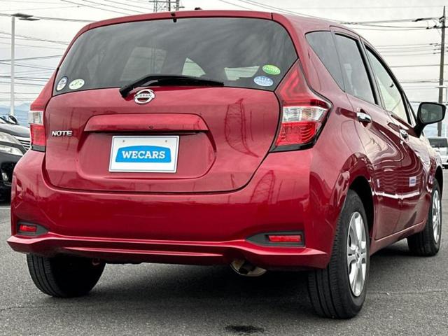 ノート Ｘ　新品タイヤ／保証書／純正　ＳＤナビ／エマージェンシーブレーキ／車線逸脱防止支援システム／Ｂｌｕｅｔｏｏｔｈ接続／ＥＴＣ／ＥＢＤ付ＡＢＳ／アイドリングストップ／フルセグＴＶ／エアバッグ　運転席（3枚目）