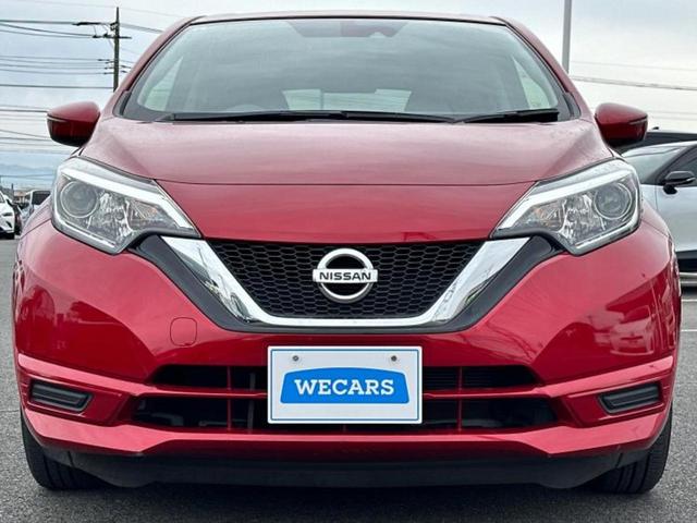 ノート Ｘ　新品タイヤ／保証書／純正　ＳＤナビ／エマージェンシーブレーキ／車線逸脱防止支援システム／Ｂｌｕｅｔｏｏｔｈ接続／ＥＴＣ／ＥＢＤ付ＡＢＳ／アイドリングストップ／フルセグＴＶ／エアバッグ　運転席（42枚目）