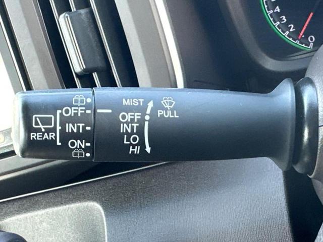 N-ONE G・Lパッケージ 新品タイヤ/保証書/社外 SDナビ/ヘッドランプ HID/Bluetooth接続/EBD付ABS/横滑り防止装置/アイドリングストップ/バックモニター/フルセグTV/DVD/エアバッグ 運転席 記録簿(17枚目)