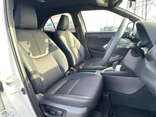 ヤリスクロス ハイブリッドZ 保証書/ディスプレイオーディオ+ナビ8インチ/トヨタセーフティセンス/シートヒーター 前席/パノラミックビューモニター/車線逸脱防止支援システム/シート ハーフレザー 衝突被害軽減システム 電動シート(4枚目)