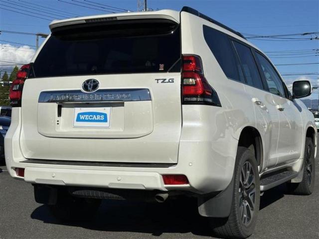 ランドクルーザープラド 4WD TZ-G 新品タイヤ/サンルーフ/保証書/純正 SDナビ/シートヒーター/シート フルレザー/ヘッドランプ LED/ETC/EBD付ABS/横滑り防止装置/フルセグTV/エアバッグ 運転席 革シート 電動シート(3枚目)