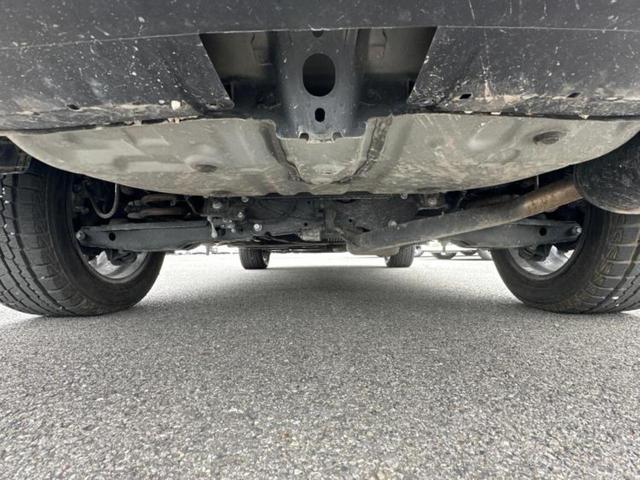 ハリアーハイブリッド ４ＷＤプレミアム　新品タイヤ／保証書／社外　９インチ　ＳＤナビ／フリップダウンモニター　社外　９インチ／トヨタセーフティセンス／車線逸脱防止支援システム／シート　ハーフレザー　衝突被害軽減システム　バックカメラ　４ＷＤ（45枚目）