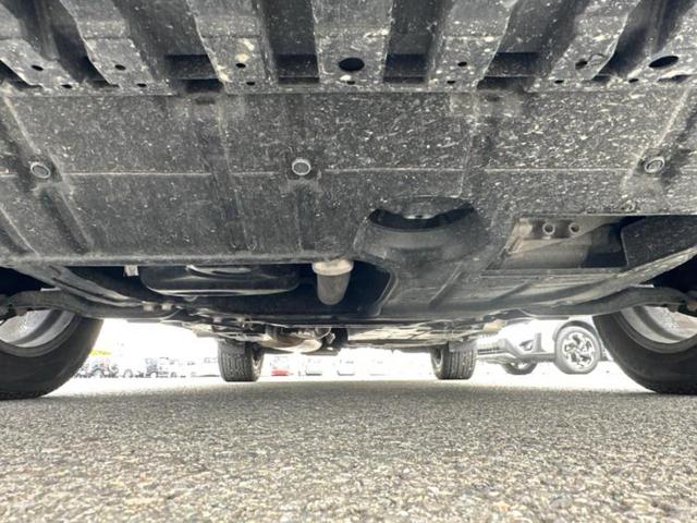 ハリアーハイブリッド ４ＷＤプレミアム　新品タイヤ／保証書／社外　９インチ　ＳＤナビ／フリップダウンモニター　社外　９インチ／トヨタセーフティセンス／車線逸脱防止支援システム／シート　ハーフレザー　衝突被害軽減システム　バックカメラ　４ＷＤ（46枚目）