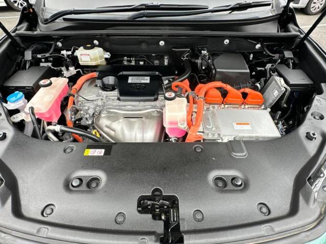 ハリアーハイブリッド ４ＷＤプレミアム　新品タイヤ／保証書／社外　９インチ　ＳＤナビ／フリップダウンモニター　社外　９インチ／トヨタセーフティセンス／車線逸脱防止支援システム／シート　ハーフレザー　衝突被害軽減システム　バックカメラ　４ＷＤ（48枚目）