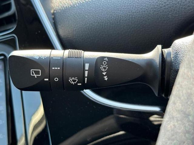 プリウス S 新品タイヤ/保証書/純正 SDナビ/トヨタセーフティセンス/車線逸脱防止支援システム/ドライブレコーダー 純正/ヘッドランプ LED/Bluetooth接続/ETC/EBD付ABS/横滑り防止装置(17枚目)