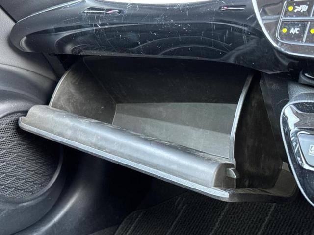 プリウス S 新品タイヤ/保証書/純正 SDナビ/トヨタセーフティセンス/車線逸脱防止支援システム/ドライブレコーダー 純正/ヘッドランプ LED/Bluetooth接続/ETC/EBD付ABS/横滑り防止装置(32枚目)