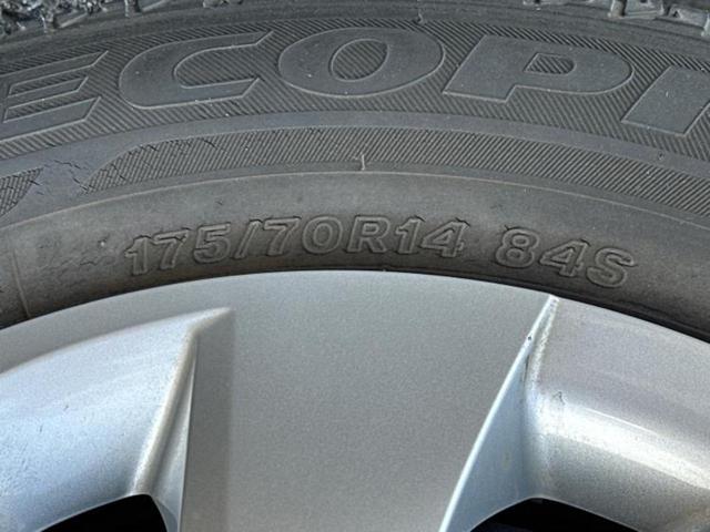 ＷＥＣＡＲＳの展示場では実際に見て、触ってお車をお選びいただけます！知識の豊富な営業スタッフが様々なカーライフをご提案いたします！