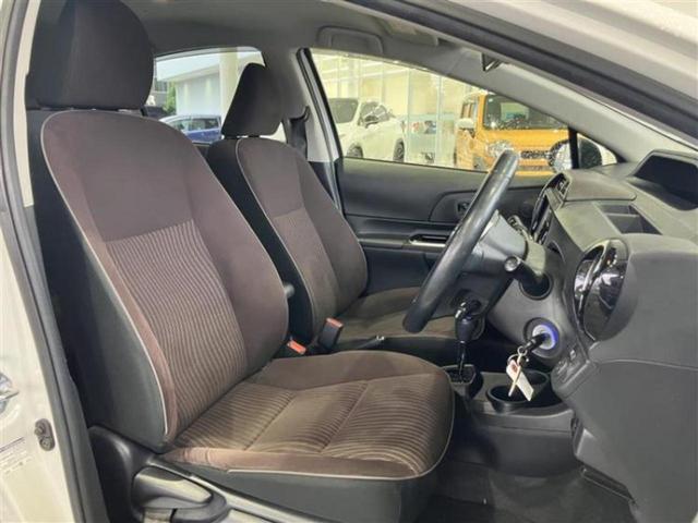 アクア Ｇ　新品タイヤ／純正　ＳＤナビ／パーキングアシスト　バックガイド／Ｂｌｕｅｔｏｏｔｈ接続／ＥＴＣ／ＥＢＤ付ＡＢＳ／横滑り防止装置／アイドリングストップ／クルーズコントロール／バックモニター　バックカメラ（5枚目）