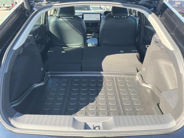 プリウス Ｚ　新品タイヤ／保証書／純正　１１．６インチ　ＳＤナビ／デジタルインナーミラー／衝突安全装置／シートヒーター／全方位モニター／車線逸脱防止支援システム／シート　合皮　衝突被害軽減システム　全周囲カメラ（19枚目）