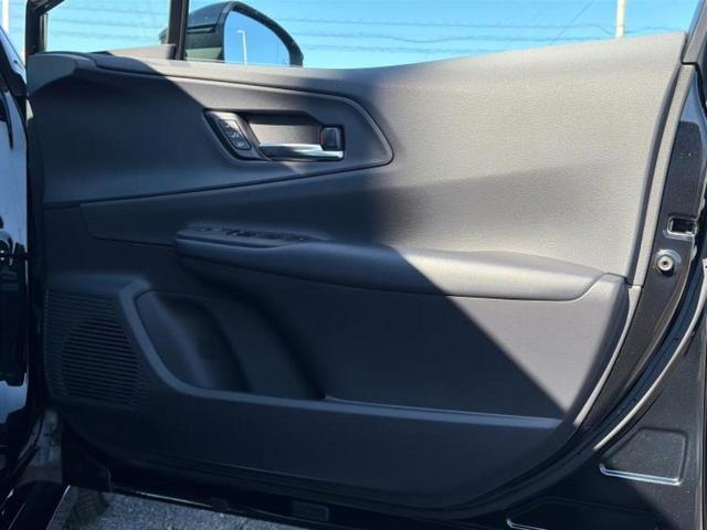 プリウス Ｚ　新品タイヤ／保証書／純正　１１．６インチ　ＳＤナビ／デジタルインナーミラー／衝突安全装置／シートヒーター／全方位モニター／車線逸脱防止支援システム／シート　合皮　衝突被害軽減システム　全周囲カメラ（20枚目）