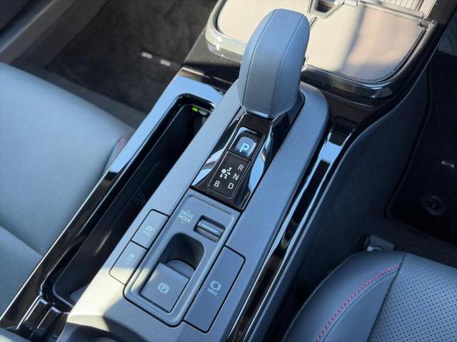 プリウス Ｚ　新品タイヤ／保証書／純正　１１．６インチ　ＳＤナビ／デジタルインナーミラー／衝突安全装置／シートヒーター／全方位モニター／車線逸脱防止支援システム／シート　合皮　衝突被害軽減システム　全周囲カメラ（24枚目）