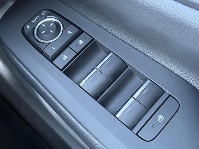 プリウス Ｚ　新品タイヤ／保証書／純正　１１．６インチ　ＳＤナビ／デジタルインナーミラー／衝突安全装置／シートヒーター／全方位モニター／車線逸脱防止支援システム／シート　合皮　衝突被害軽減システム　全周囲カメラ（30枚目）