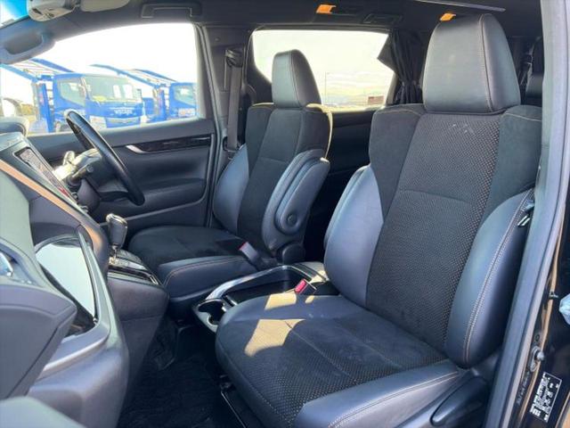 アルファード Ｓタイプゴールド　新品タイヤ／保証書／ディスプレイオーディオ＋ナビ９インチ／フリップダウンモニター　純正　１２．１インチ／デジタルインナーミラー／衝突安全装置／両側電動スライドドア／車線逸脱防止支援システム　ドラレコ（7枚目）