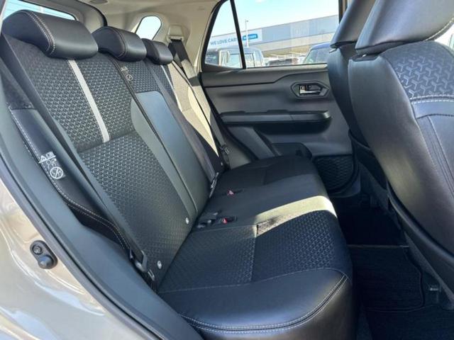 ロッキー プレミアムＧ　保証書／ディスプレイオーディオ９インチ／スマートアシスト（トヨタ・ダイハツ）／シートヒーター　前席／パノラマモニター／車線逸脱防止支援システム／登録済未使用車／ヘッドランプ　ＬＥＤ　全周囲カメラ　ＴＶ（5枚目）