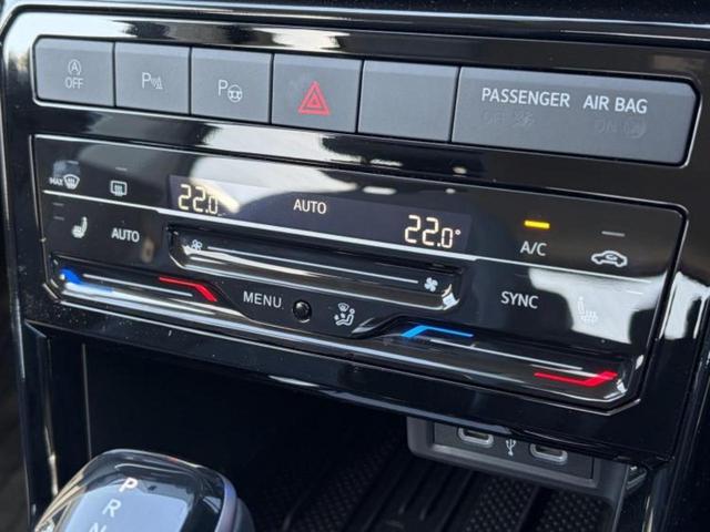 T-クロス TSIスタイル 保証書/純正 SDナビ/衝突安全装置/シート ハーフレザー/ヘッドランプ LED/ETC/EBD付ABS/横滑り防止装置/アイドリングストップ/クルーズコントロール/バックモニター/ルーフレール(12枚目)