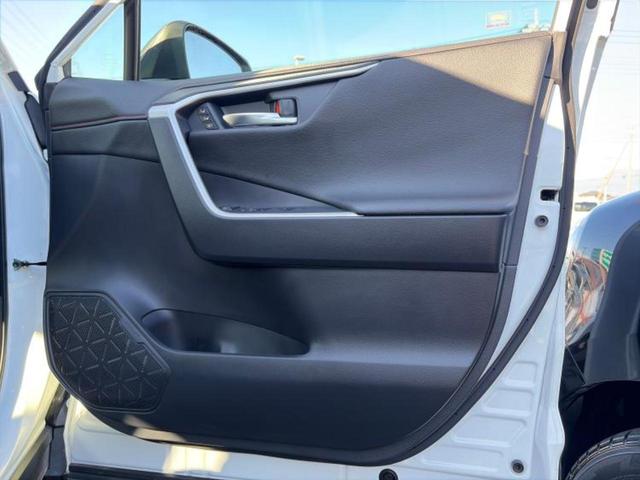 RAV4 4WDアドベンチャーオフロードパッケージ2 保証書/ディスプレイオーディオ+ナビ10.5インチ/デジタルインナーミラー/トヨタセーフティセンス/シートヒーター/パノラミックビューモニター/車線逸脱防止支援システム/シート 合皮 全周囲カメラ(20枚目)