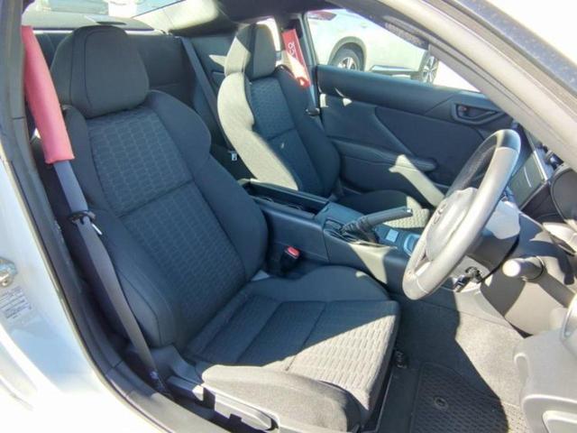 ＧＲ８６ ＲＣ　保証書／ヘッドランプ　ＬＥＤ／ＥＴＣ／ＥＢＤ付ＡＢＳ／横滑り防止装置／クルーズコントロール／エアバッグ　運転席／エアバッグ　助手席／エアバッグ　サイド／アルミホイール　社外　１８インチ　ワンオーナー（5枚目）