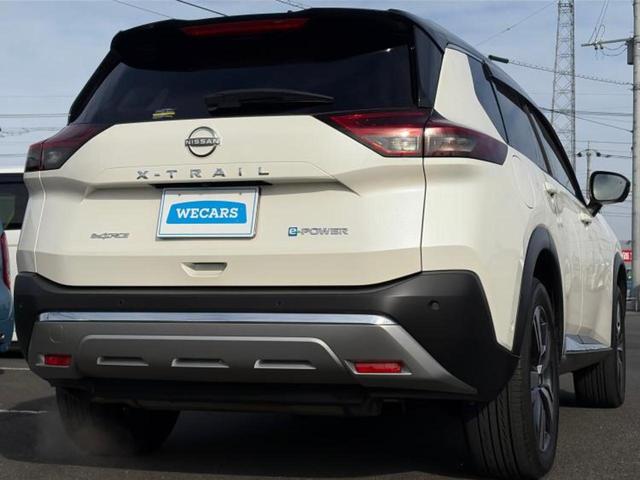 エクストレイル ４ＷＤ　Ｇ　ｅ－４ＯＲＣＥ　サンルーフ／ＢＯＳＥ／保証書／純正　１２．３インチ　メモリーナビ／インテリジェントルームミラー／エマージェンシーブレーキ／シートヒーター　全席／全方位モニター／車線逸脱防止支援システム　革シート（3枚目）