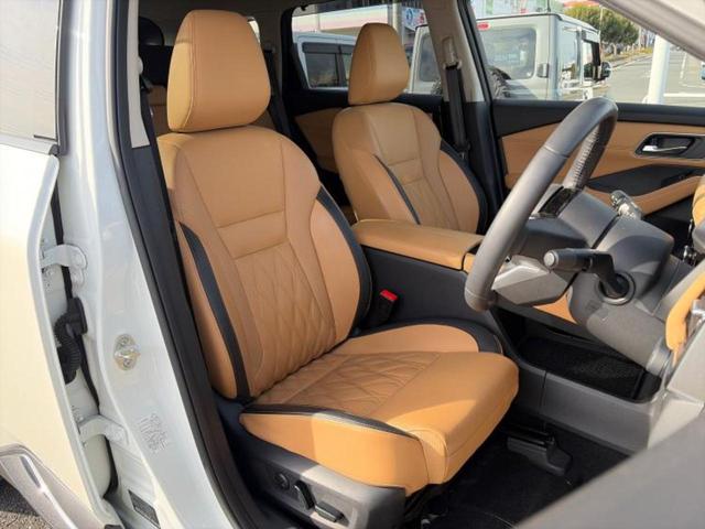 エクストレイル ４ＷＤ　Ｇ　ｅ－４ＯＲＣＥ　サンルーフ／ＢＯＳＥ／保証書／純正　１２．３インチ　メモリーナビ／インテリジェントルームミラー／エマージェンシーブレーキ／シートヒーター　全席／全方位モニター／車線逸脱防止支援システム　革シート（4枚目）