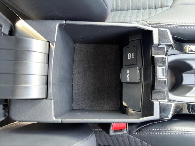 カローラツーリング ハイブリッドダブルバイビー　新品タイヤ／保証書／ディスプレイオーディオ＋ナビ１０．５インチ／トヨタセーフティセンス／車線逸脱防止支援システム／シート　ハーフレザー／ヘッドランプ　ＬＥＤ／ＵＳＢジャック　衝突被害軽減システム（31枚目）