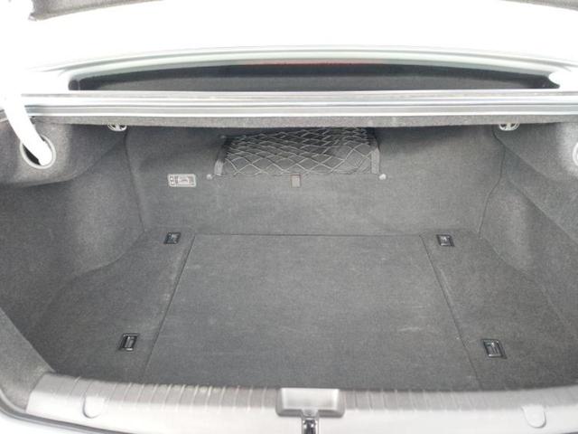 レジェンド ４ＷＤハイブリッドＥＸ　新品タイヤ／サンルーフ／保証書／純正　ＳＤナビ／衝突安全装置／シートエアコン／マルチビューカメラシステム／車線逸脱防止支援システム／シート　フルレザー／ヘッドランプ　ＬＥＤ／ＥＴＣ／ＥＢＤ付ＡＢＳ（8枚目）