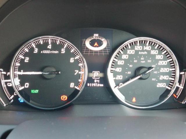 レジェンド ４ＷＤハイブリッドＥＸ　新品タイヤ／サンルーフ／保証書／純正　ＳＤナビ／衝突安全装置／シートエアコン／マルチビューカメラシステム／車線逸脱防止支援システム／シート　フルレザー／ヘッドランプ　ＬＥＤ／ＥＴＣ／ＥＢＤ付ＡＢＳ（13枚目）