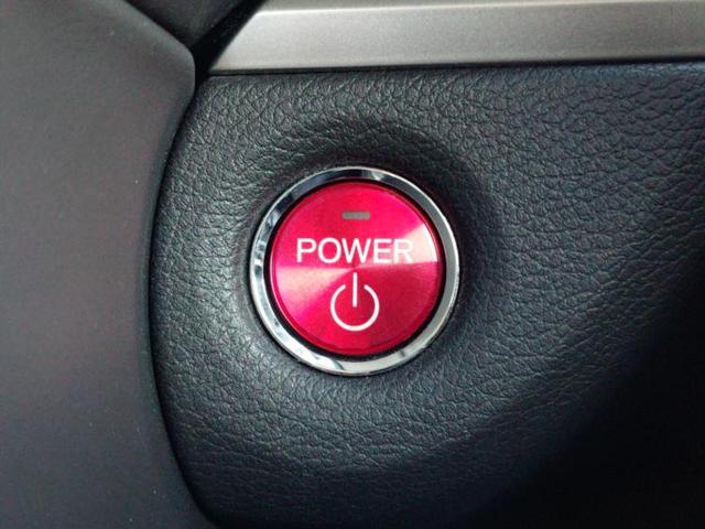 レジェンド ４ＷＤハイブリッドＥＸ　新品タイヤ／サンルーフ／保証書／純正　ＳＤナビ／衝突安全装置／シートエアコン／マルチビューカメラシステム／車線逸脱防止支援システム／シート　フルレザー／ヘッドランプ　ＬＥＤ／ＥＴＣ／ＥＢＤ付ＡＢＳ（18枚目）