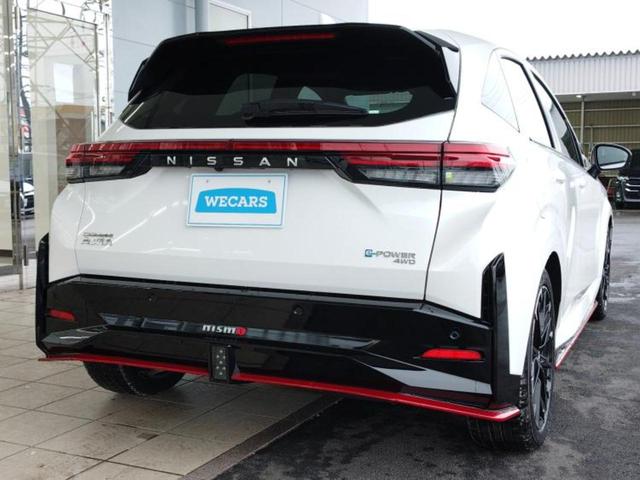 オーラ ニスモチューンドｅパワー４ＷＤ　ＢＯＳＥ／保証書／純正　９インチ　メモリーナビ／インテリジェントルームミラー／エマージェンシーブレーキ／シートヒーター　前席／アラウンドビューモニター／車線逸脱防止支援システム／シート　ハーフレザー（3枚目）