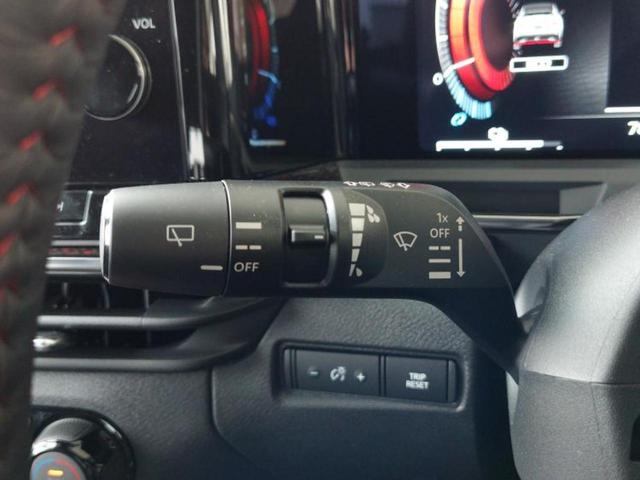 オーラ ニスモチューンドｅパワー４ＷＤ　ＢＯＳＥ／保証書／純正　９インチ　メモリーナビ／インテリジェントルームミラー／エマージェンシーブレーキ／シートヒーター　前席／アラウンドビューモニター／車線逸脱防止支援システム／シート　ハーフレザー（17枚目）