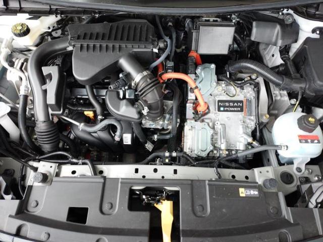 オーラ ニスモチューンドｅパワー４ＷＤ　ＢＯＳＥ／保証書／純正　９インチ　メモリーナビ／インテリジェントルームミラー／エマージェンシーブレーキ／シートヒーター　前席／アラウンドビューモニター／車線逸脱防止支援システム／シート　ハーフレザー（47枚目）