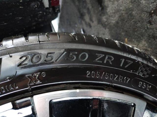 オーラ ニスモチューンドｅパワー４ＷＤ　ＢＯＳＥ／保証書／純正　９インチ　メモリーナビ／インテリジェントルームミラー／エマージェンシーブレーキ／シートヒーター　前席／アラウンドビューモニター／車線逸脱防止支援システム／シート　ハーフレザー（49枚目）