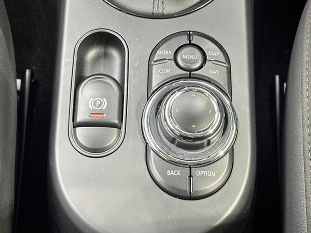 ＭＩＮＩ クーパーＳプレミアムプラスライン　新品タイヤ／保証書／純正　ＳＤナビ／衝突安全装置／シートヒーター／車線逸脱防止支援システム／シート　フルレザー／パーキングアシスト　自動操舵／ヘッドランプ　ＬＥＤ／ＥＴＣ／ＥＢＤ付ＡＢＳ　革シート（25枚目）