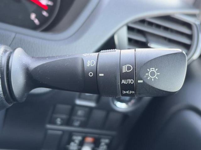 ノア Ｓｉダブルバイビー３　保証書／社外　１１インチ　ＳＤナビ／フリップダウンモニター　社外　１２．８インチ／トヨタセーフティセンス／両側電動スライドドア／車線逸脱防止支援システム／シート　ハーフレザー　衝突被害軽減システム（15枚目）