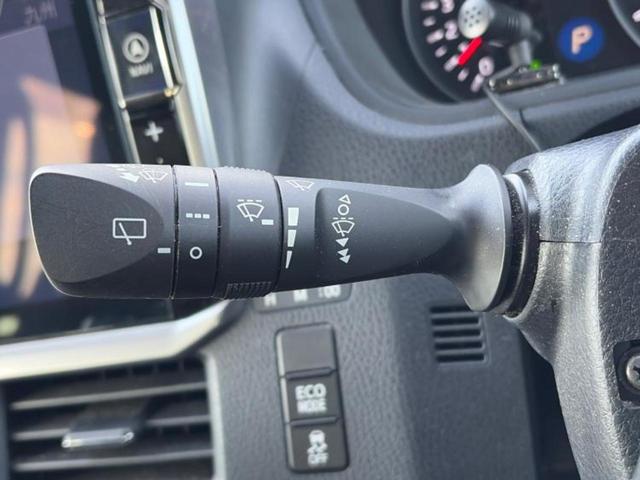 ノア Ｓｉダブルバイビー３　保証書／社外　１１インチ　ＳＤナビ／フリップダウンモニター　社外　１２．８インチ／トヨタセーフティセンス／両側電動スライドドア／車線逸脱防止支援システム／シート　ハーフレザー　衝突被害軽減システム（16枚目）