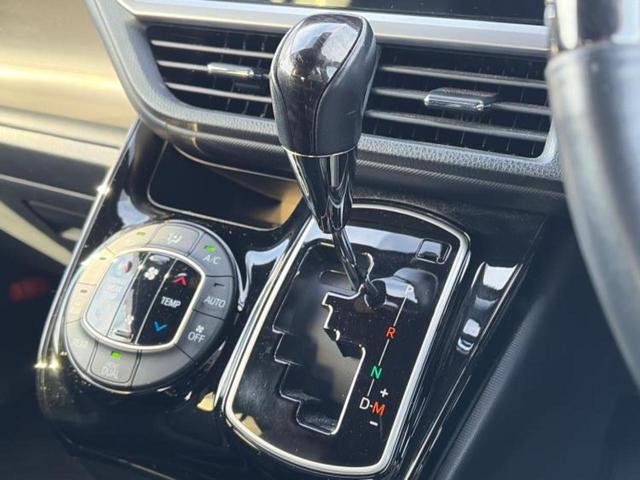 ノア Ｓｉダブルバイビー３　保証書／社外　１１インチ　ＳＤナビ／フリップダウンモニター　社外　１２．８インチ／トヨタセーフティセンス／両側電動スライドドア／車線逸脱防止支援システム／シート　ハーフレザー　衝突被害軽減システム（17枚目）