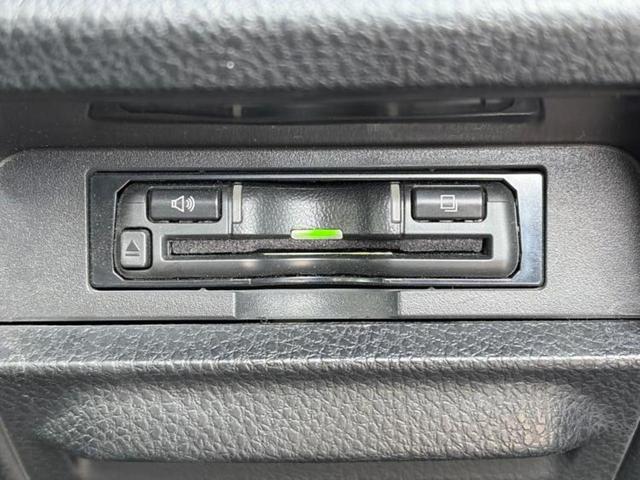 ノア Ｓｉダブルバイビー３　保証書／社外　１１インチ　ＳＤナビ／フリップダウンモニター　社外　１２．８インチ／トヨタセーフティセンス／両側電動スライドドア／車線逸脱防止支援システム／シート　ハーフレザー　衝突被害軽減システム（18枚目）