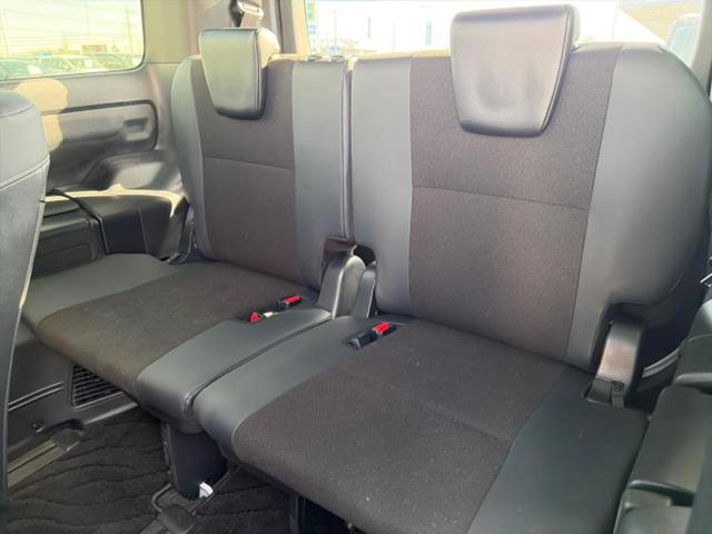 ノア Ｓｉダブルバイビー３　保証書／社外　１１インチ　ＳＤナビ／フリップダウンモニター　社外　１２．８インチ／トヨタセーフティセンス／両側電動スライドドア／車線逸脱防止支援システム／シート　ハーフレザー　衝突被害軽減システム（19枚目）