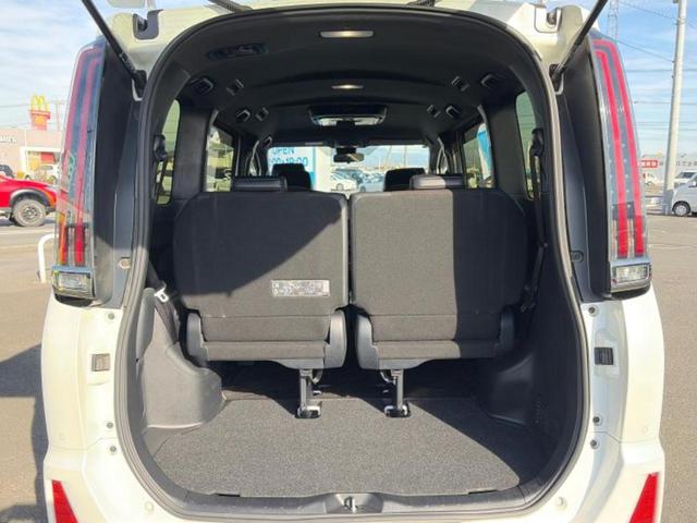 ノア Ｓｉダブルバイビー３　保証書／社外　１１インチ　ＳＤナビ／フリップダウンモニター　社外　１２．８インチ／トヨタセーフティセンス／両側電動スライドドア／車線逸脱防止支援システム／シート　ハーフレザー　衝突被害軽減システム（20枚目）