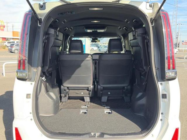 ノア Ｓｉダブルバイビー３　保証書／社外　１１インチ　ＳＤナビ／フリップダウンモニター　社外　１２．８インチ／トヨタセーフティセンス／両側電動スライドドア／車線逸脱防止支援システム／シート　ハーフレザー　衝突被害軽減システム（21枚目）