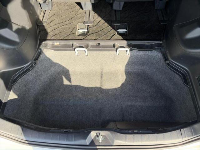 ノア Ｓｉダブルバイビー３　保証書／社外　１１インチ　ＳＤナビ／フリップダウンモニター　社外　１２．８インチ／トヨタセーフティセンス／両側電動スライドドア／車線逸脱防止支援システム／シート　ハーフレザー　衝突被害軽減システム（26枚目）