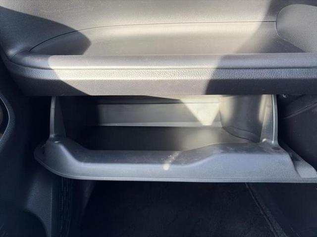 ノア Ｓｉダブルバイビー３　保証書／社外　１１インチ　ＳＤナビ／フリップダウンモニター　社外　１２．８インチ／トヨタセーフティセンス／両側電動スライドドア／車線逸脱防止支援システム／シート　ハーフレザー　衝突被害軽減システム（34枚目）